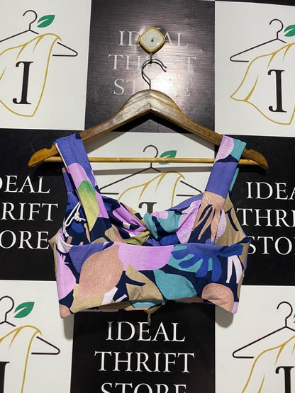 ALULU |M| BUST 15| TROPICAL FLORAL TWIST-FRONT CROP TOP