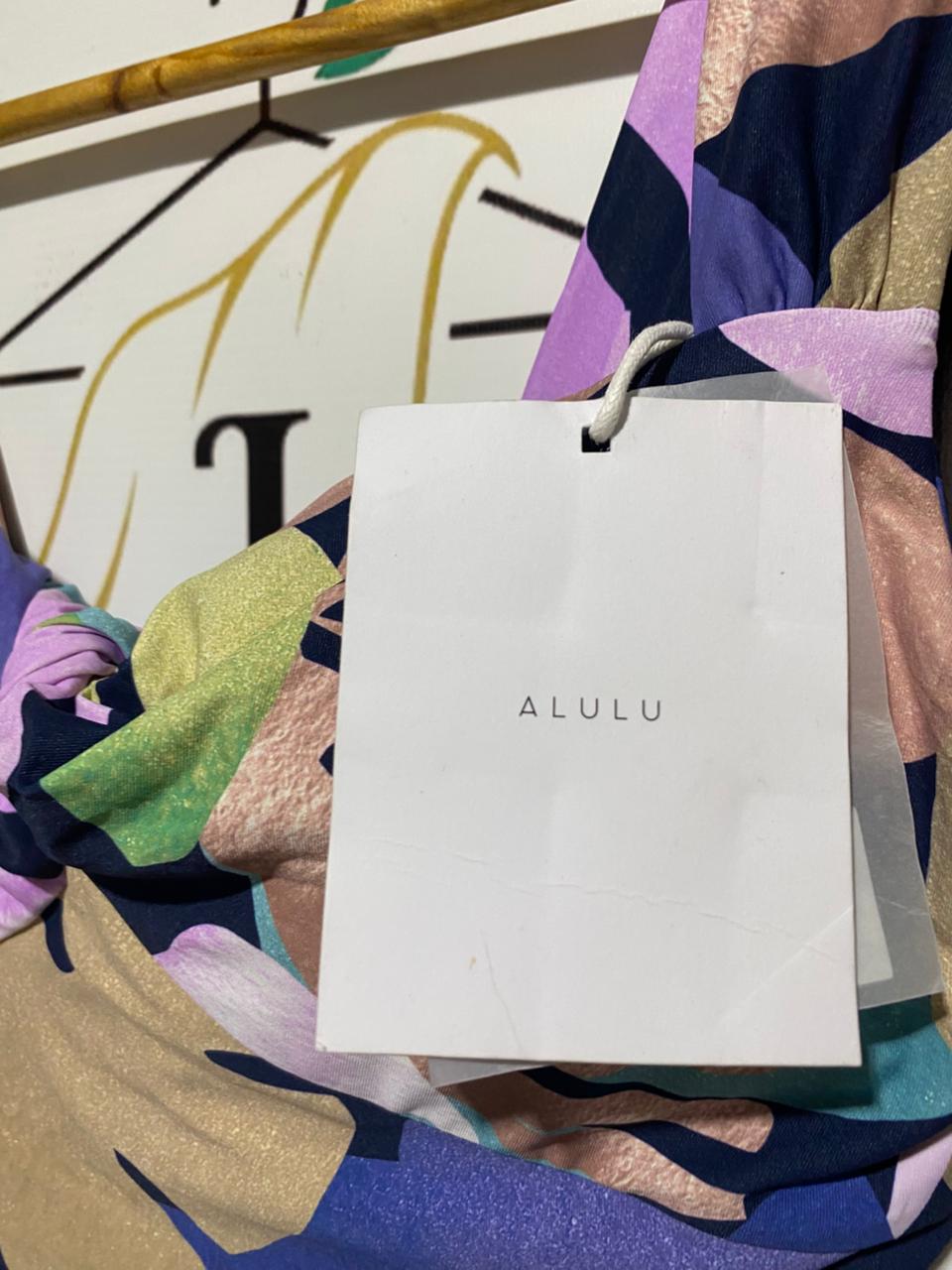 ALULU |M| BUST 15| TROPICAL FLORAL TWIST-FRONT CROP TOP