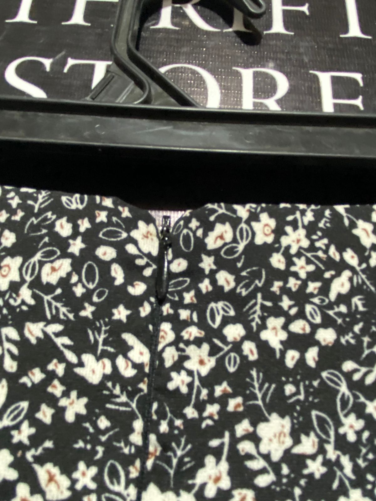 BLACK FLORAL DITSY PRINT MAXI SKIRT |M| WAIST 28|