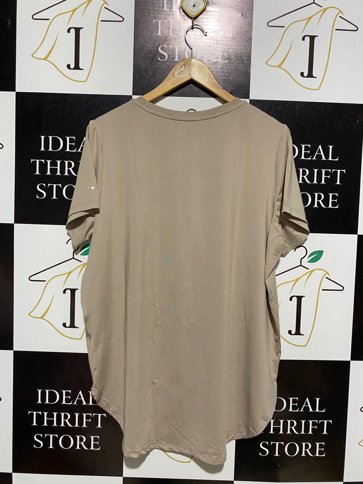 SOULUXE |L| BUST 22| ACTIVEWEAR TAN BEIGE CURVED HEM PERFORMANCE T-SHIRT