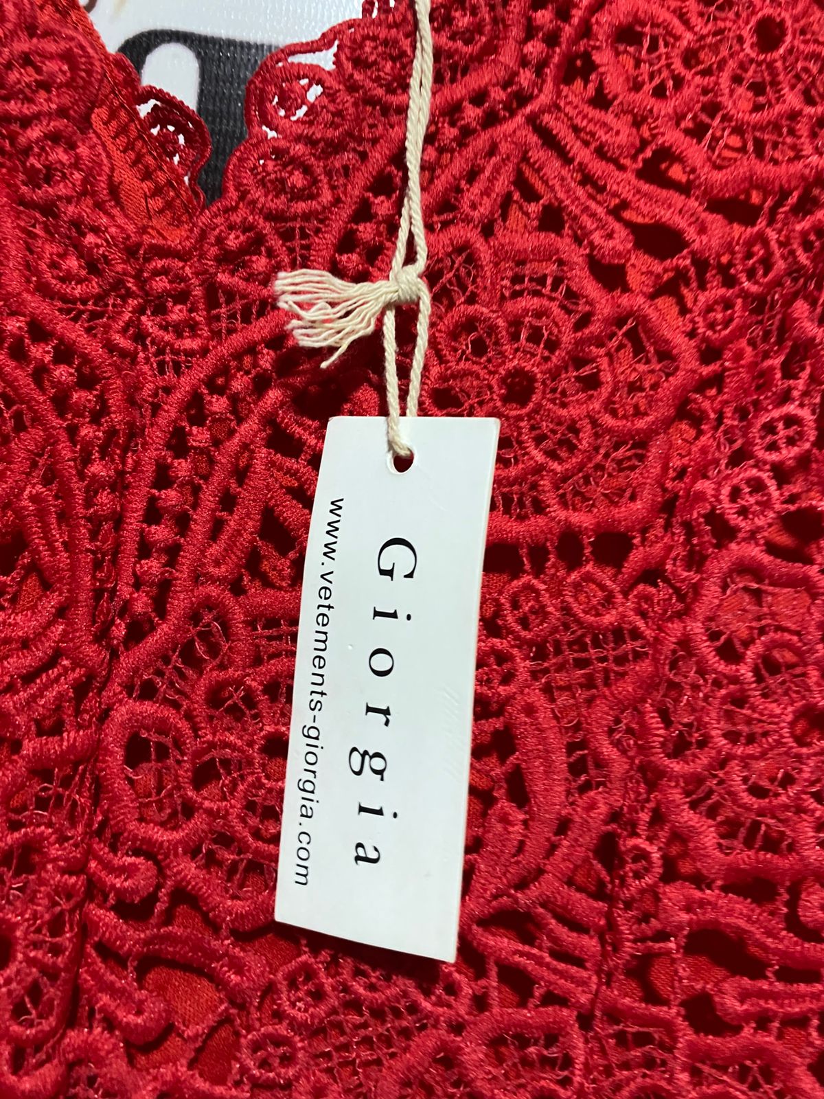 GIORGIA |S/M| BUST 16| ELEGANT VIBRANT RED LACE BUST JUMPSUIT WITH GOLD WAIST ACCENT