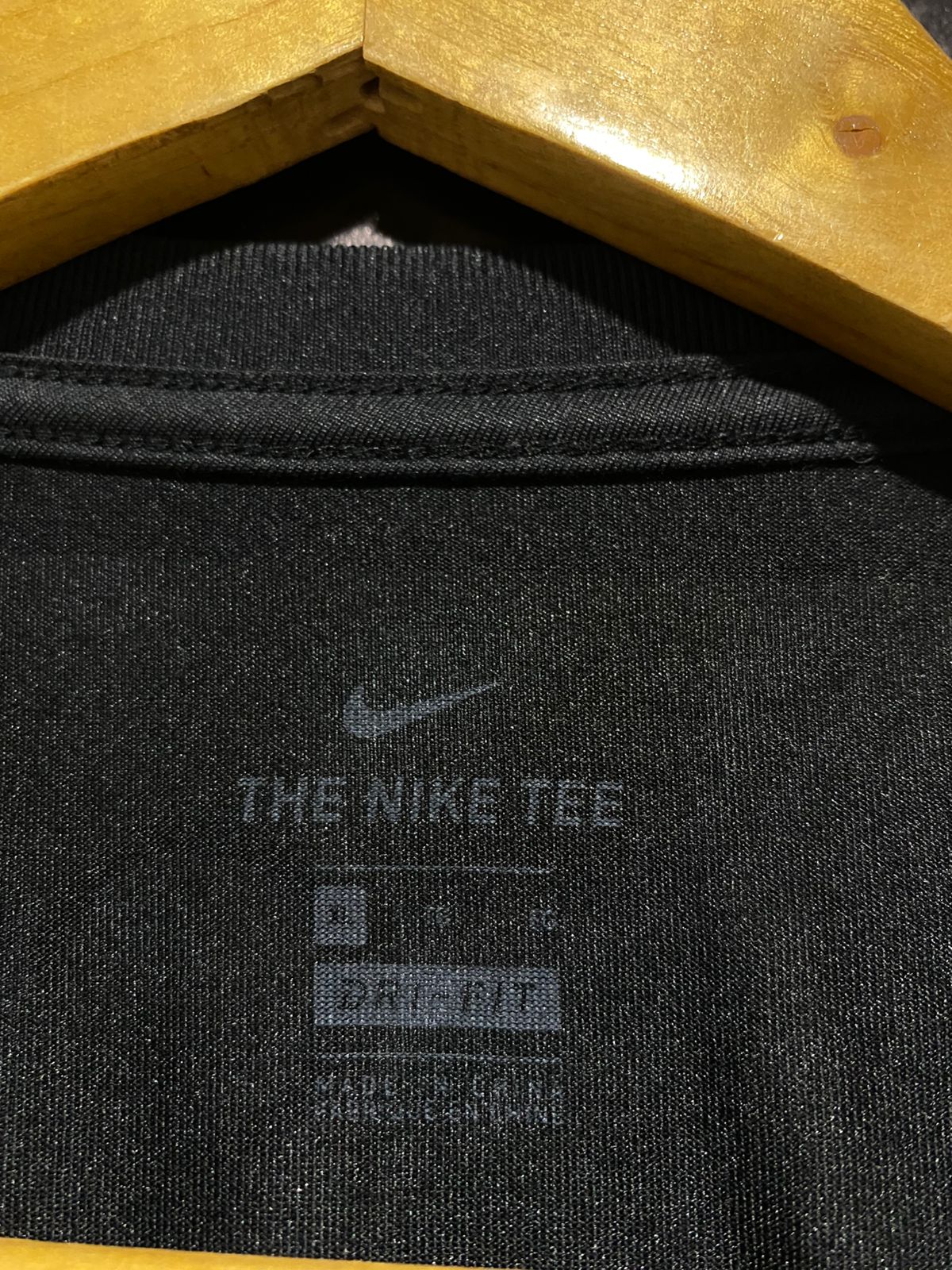 NIKE |XL| BUST 22|B10| ESSENTIAL DRI-FIT TRAINING TEE IN BLACK
