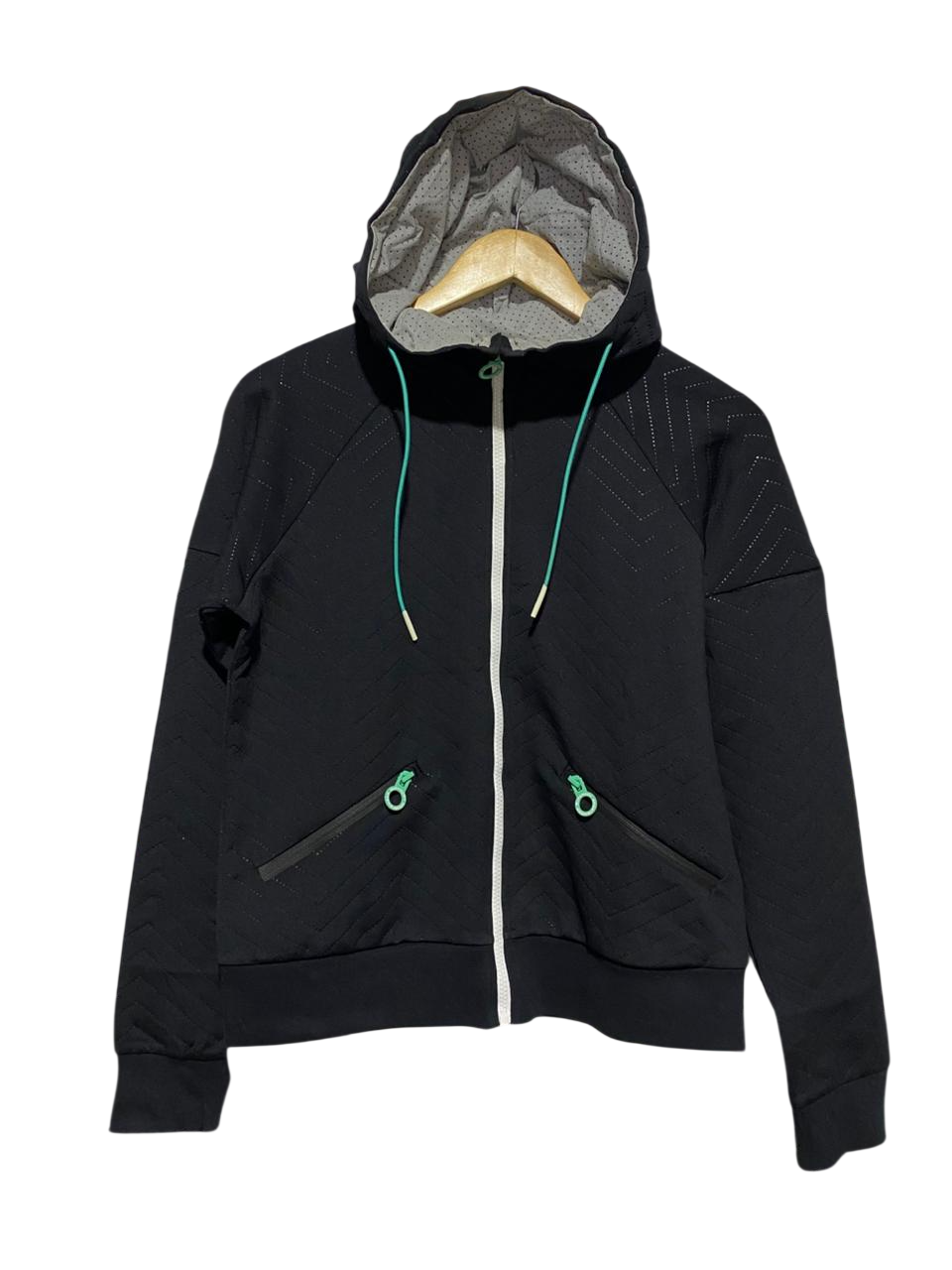 SUPERDRY SPORT |M| BUST 19| BLACK QUILTED TEXTURE ZIP-UP HOODIE |B1|