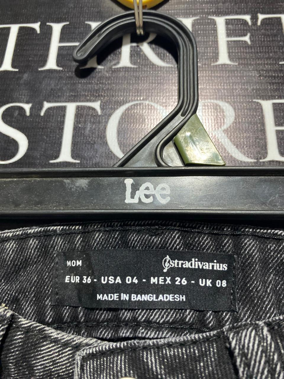 Stradivarius Mom Fit Jeans Black Denim |L| WAIST 29| B1|