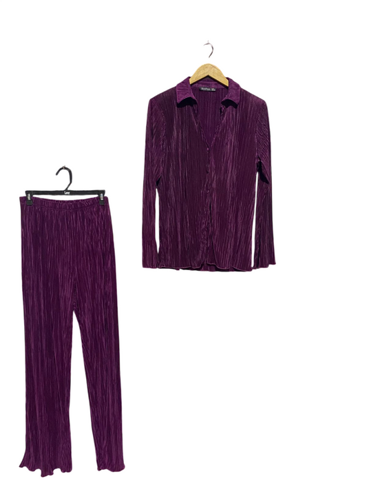 BOOHOO |M| B2| Women's Pleated Two-Piece Set – Deep Purple Button-Up Shirt and Wide-Leg Trousers