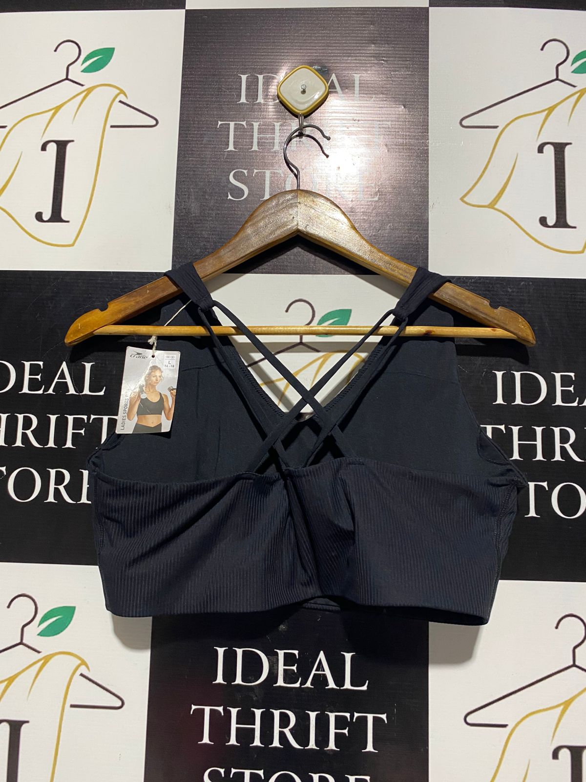 CRANE |L| BUST 17| B2| BLACK SEAMLESS RIBBED CROSS-BACK SPORTS BRA
