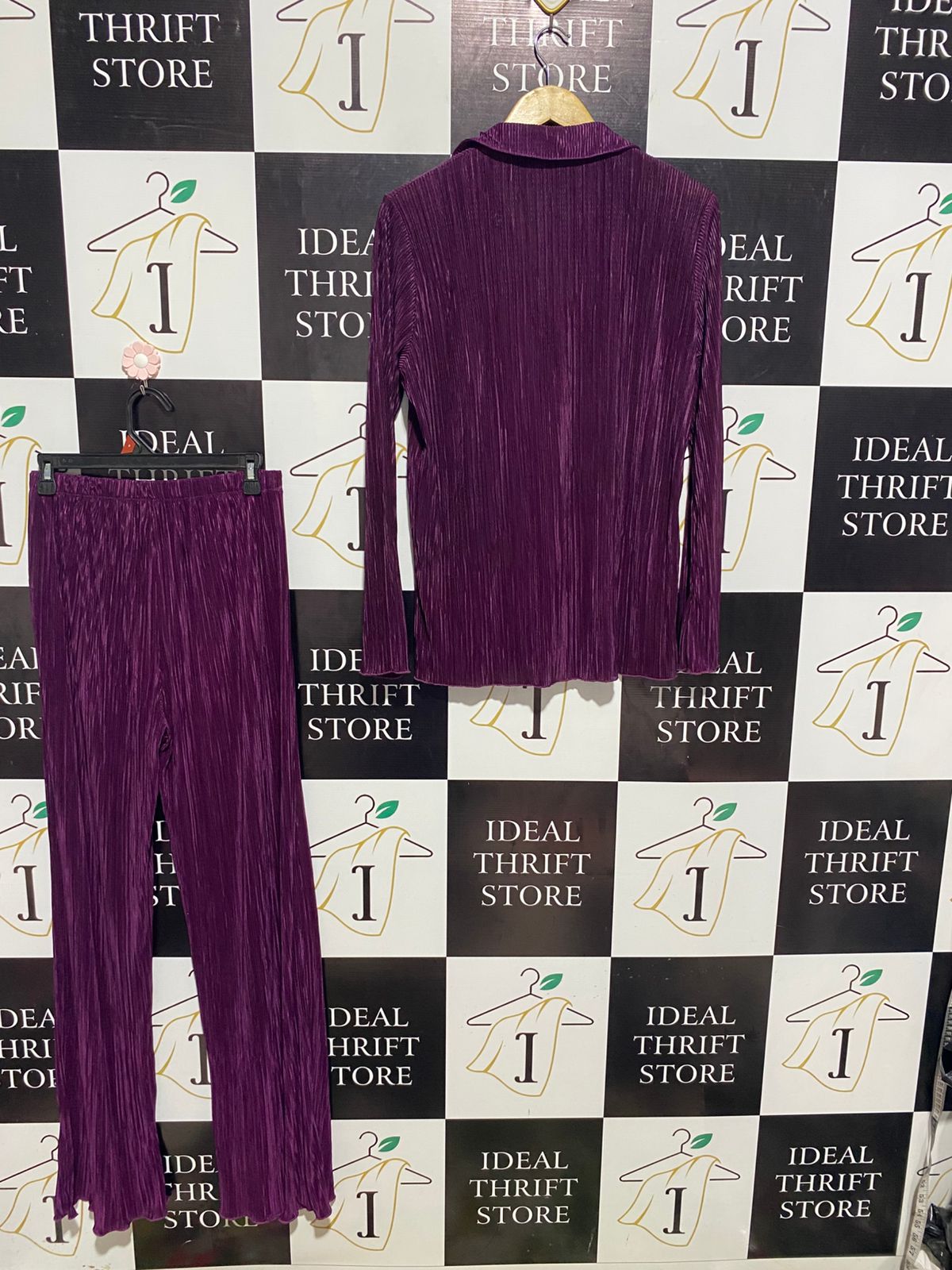 BOOHOO |M| B2| Women's Pleated Two-Piece Set – Deep Purple Button-Up Shirt and Wide-Leg Trousers
