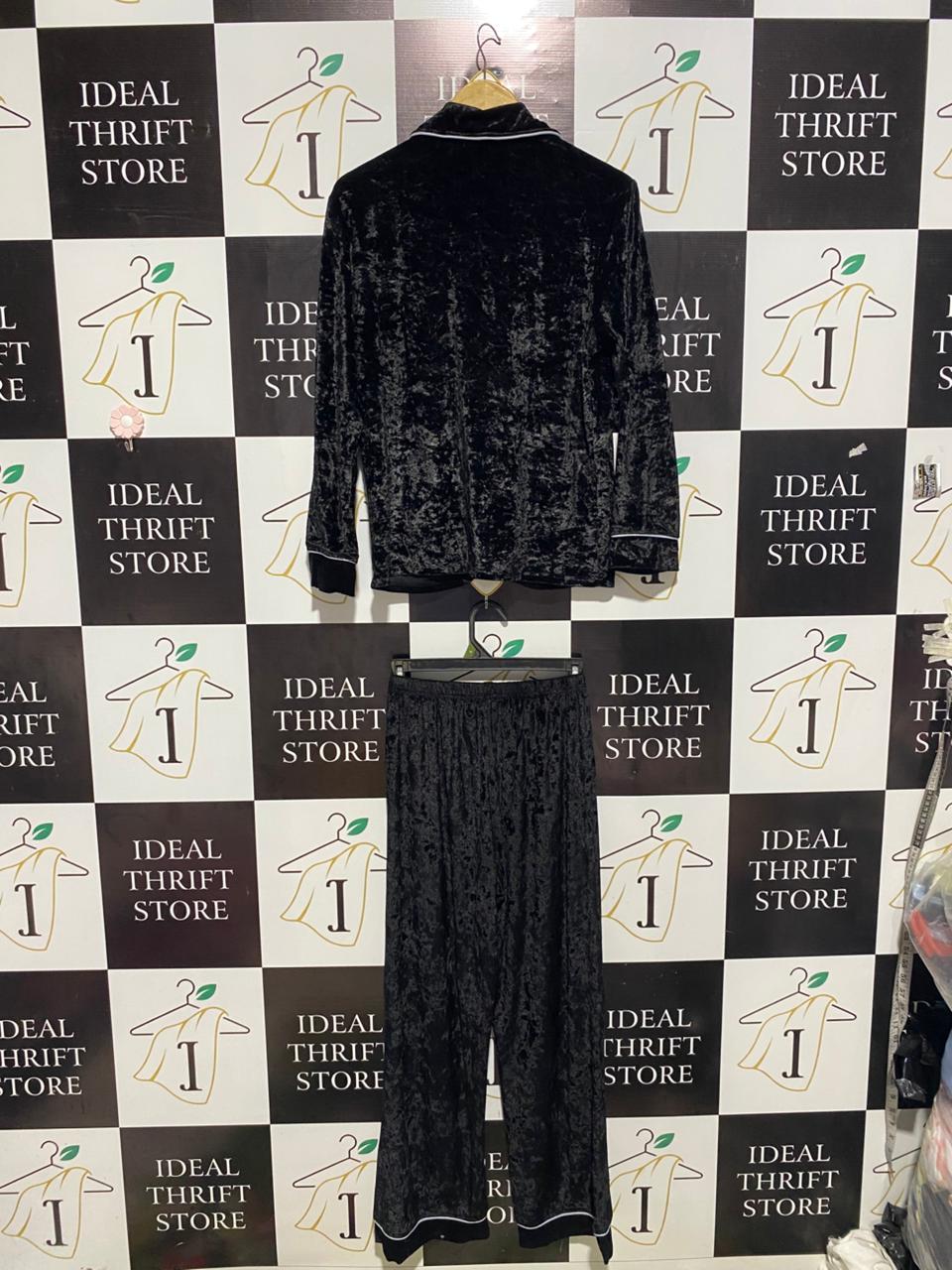 BOOHOO |S| B2| LUXURIOUS BLACK CRUSHED VELVET PAJAMA SET WITH CONTRAST PIPING