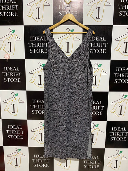 H&M |L| BUST 21| B3| BLACK AND WHITE POLKA DOT V-NECK SLEEVELESS SHIFT DRESS / PINAFORE