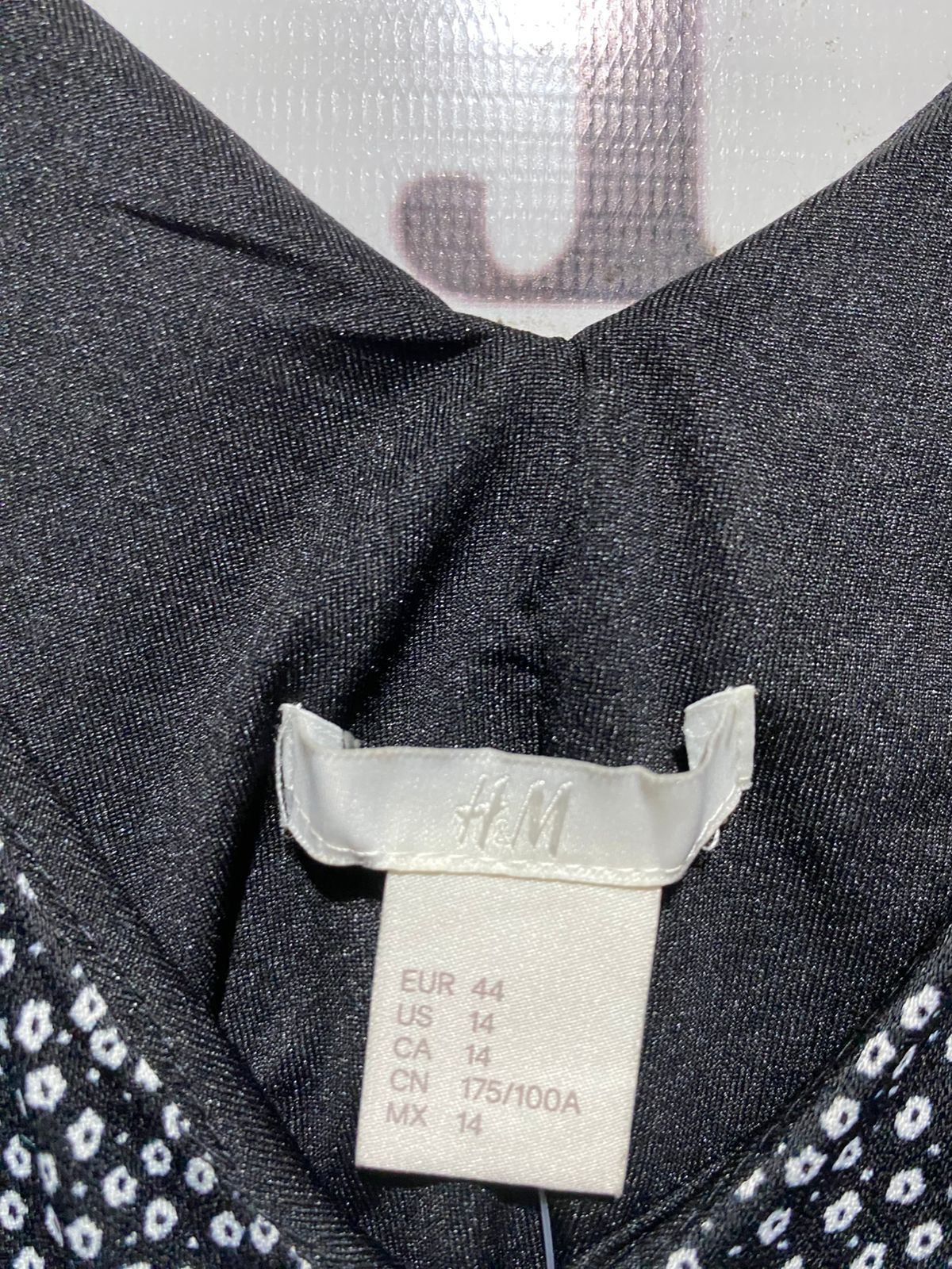 H&M |L| BUST 21| B3| BLACK AND WHITE POLKA DOT V-NECK SLEEVELESS SHIFT DRESS / PINAFORE