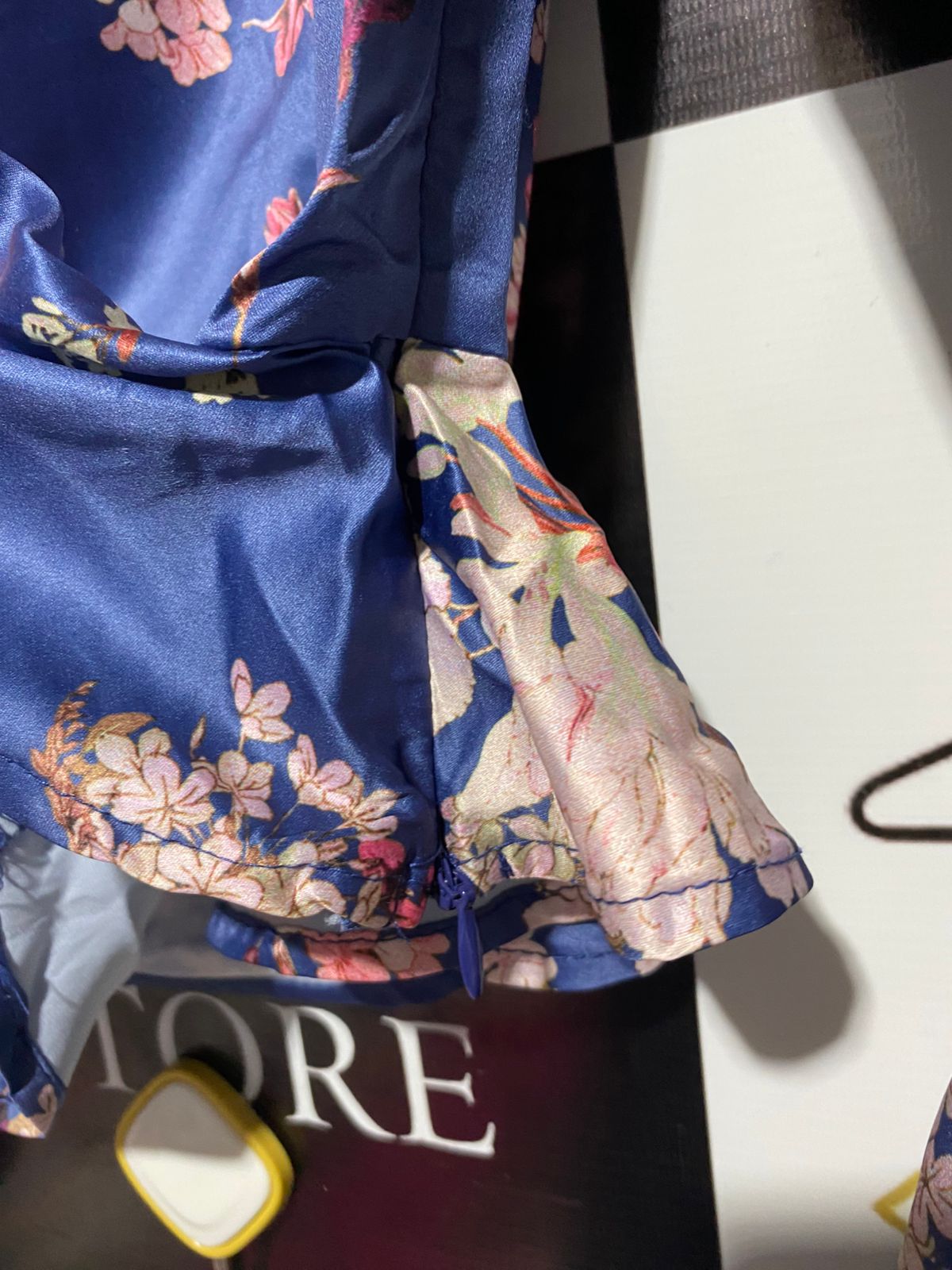 Women's Satin Floral Print Off-the-Shoulder Bell-Sleeve Top |M| BUST 15| B3|