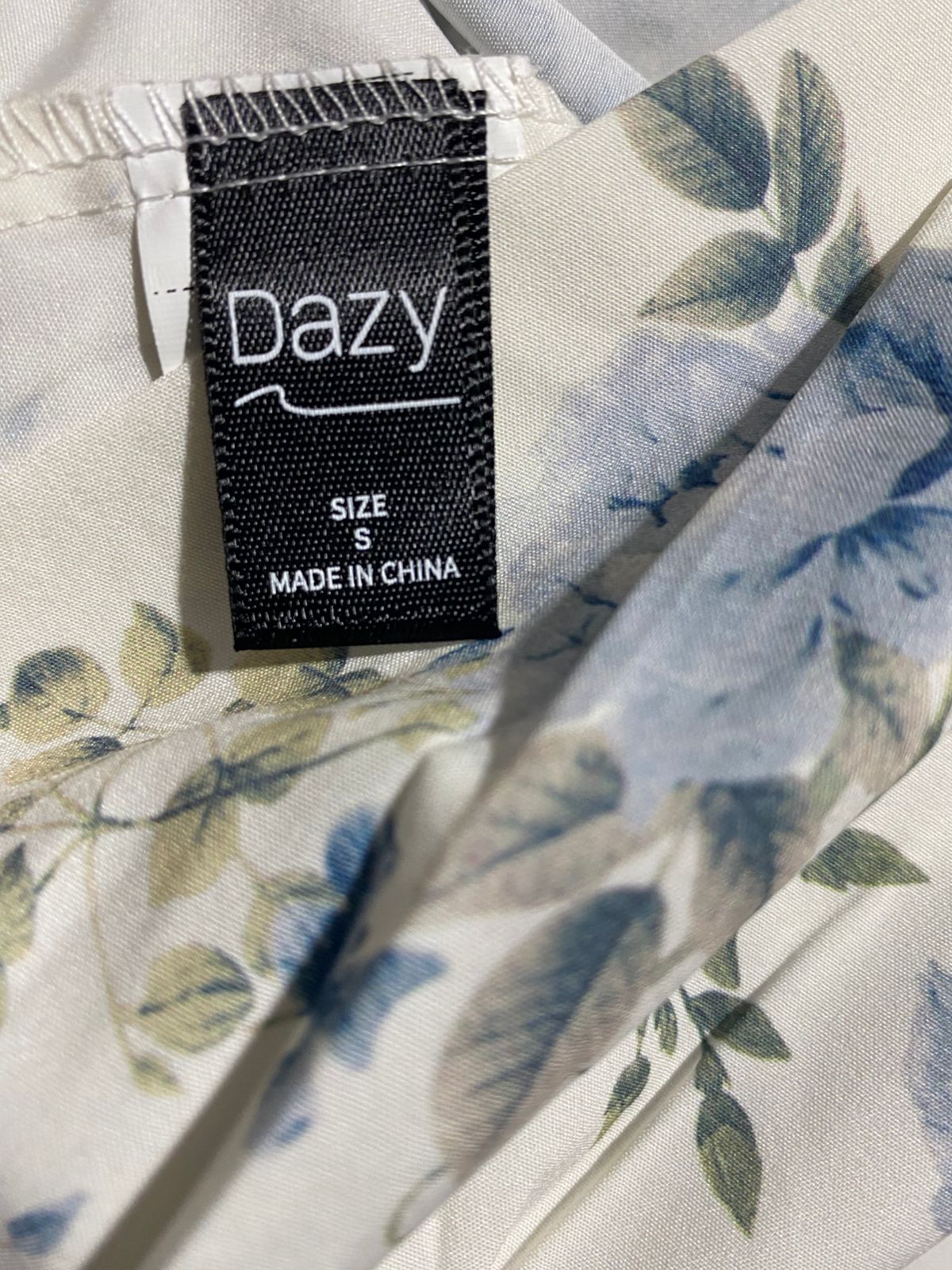 DAZY |S| BUST 17| B2| VINTAGE FLORAL TIE-FRONT BLOUSE | BLUE & WHITE BELL SLEEVE CROP TOP
