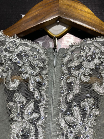 |M| BUST 15| B2| LUXURY EMBELLISHED LACE & TULLE GOWN SILVER GREY CAP SLEEVE FORMAL DRESS