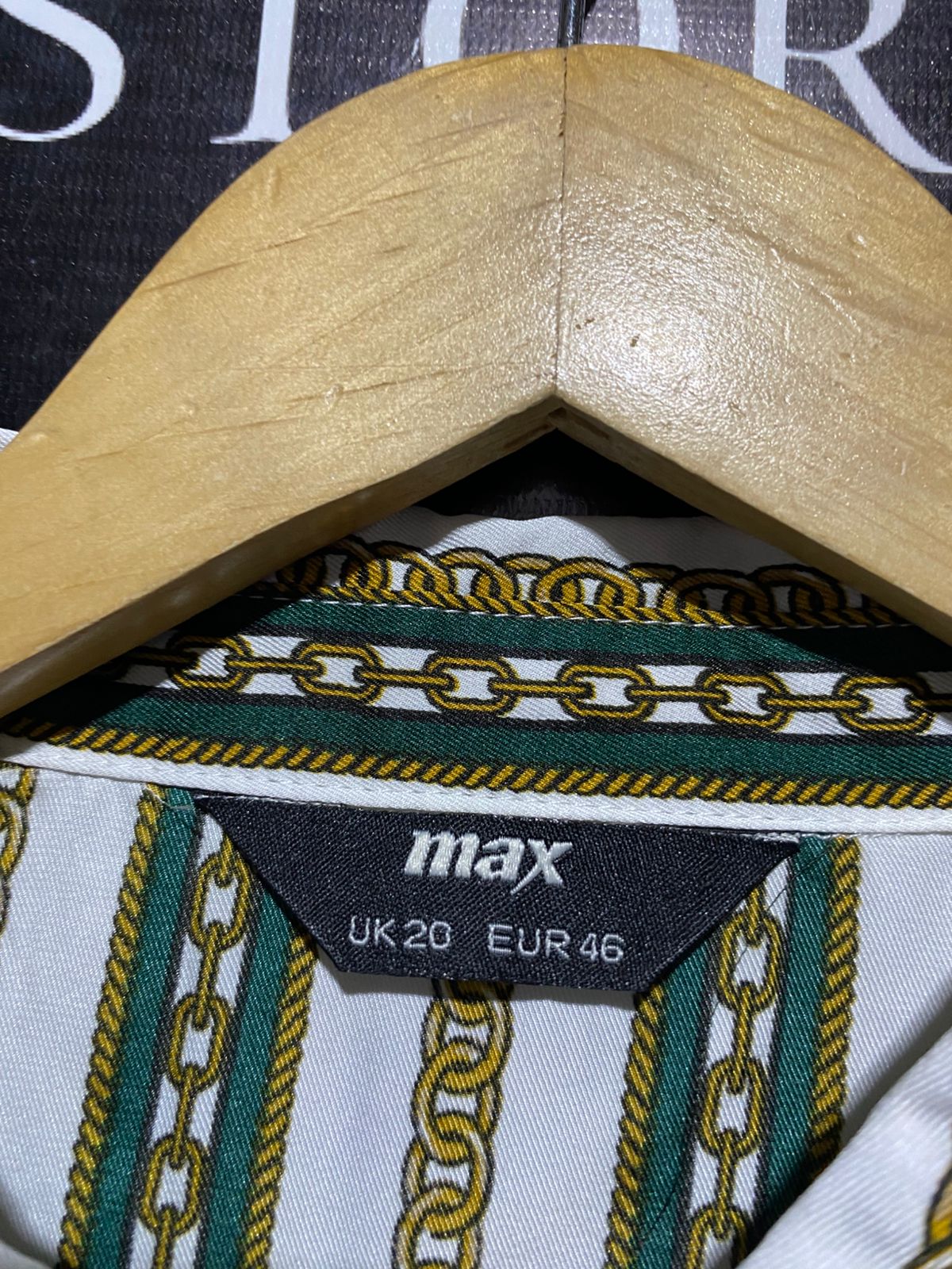 MAX |XL| BUST 27| B3| GREEN AND GOLD VERTICAL CHAIN LINK PRINT BUTTON-DOWN SHIRT