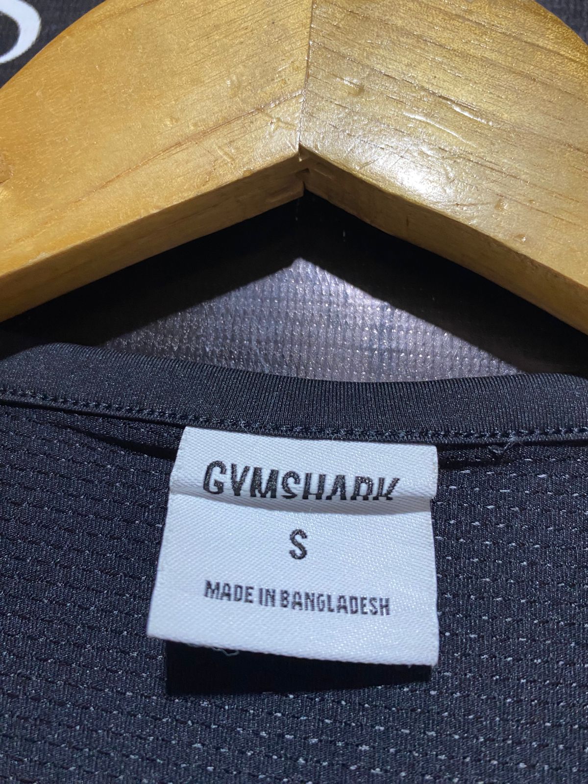 GYMSHARK |S| BUST 18| BLACK PERFORMANCE CROPPED TANK