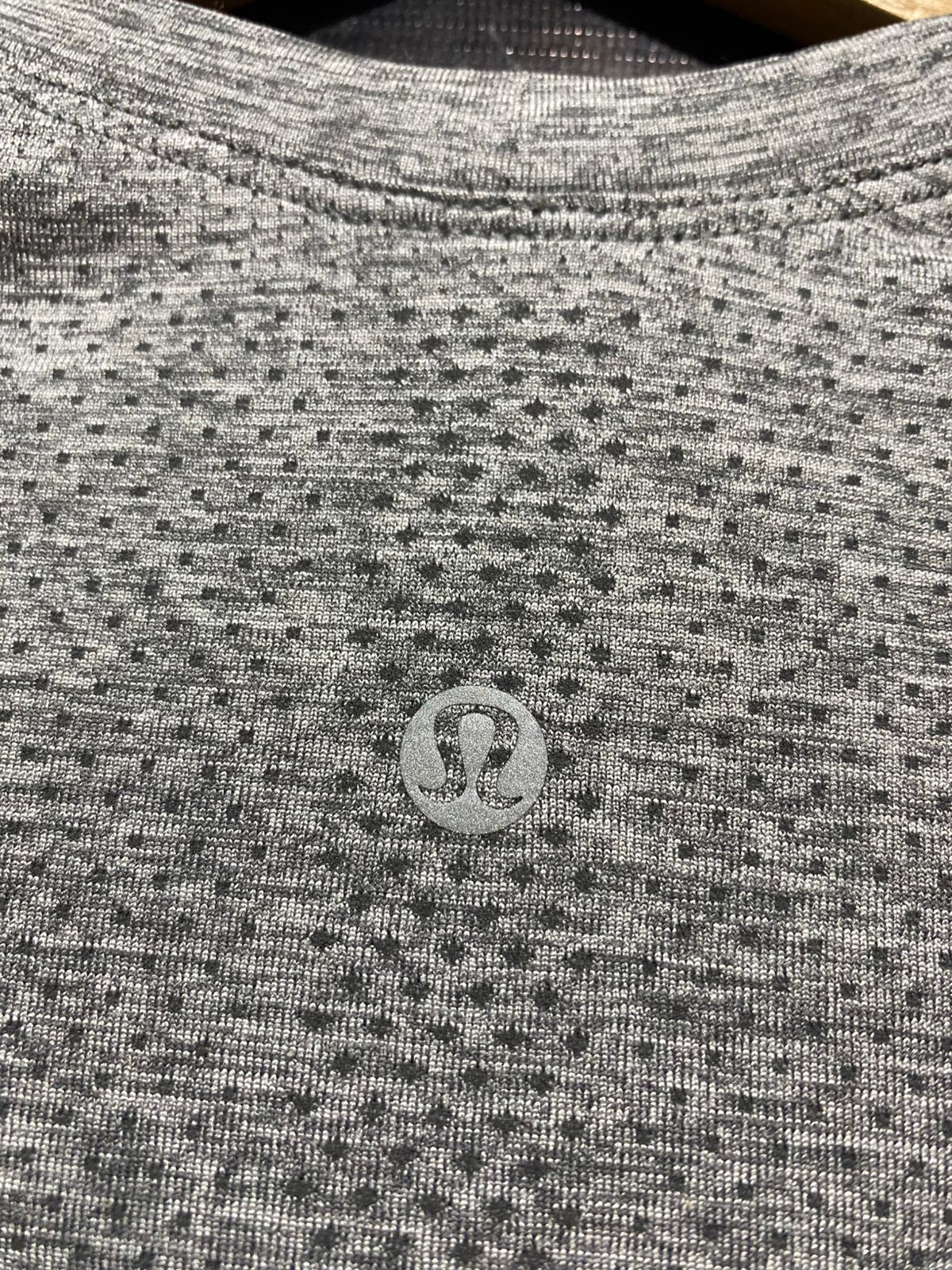 LULULEMON |S| BUST 15| GREY SEAMLESS PERFORMANCE TEE