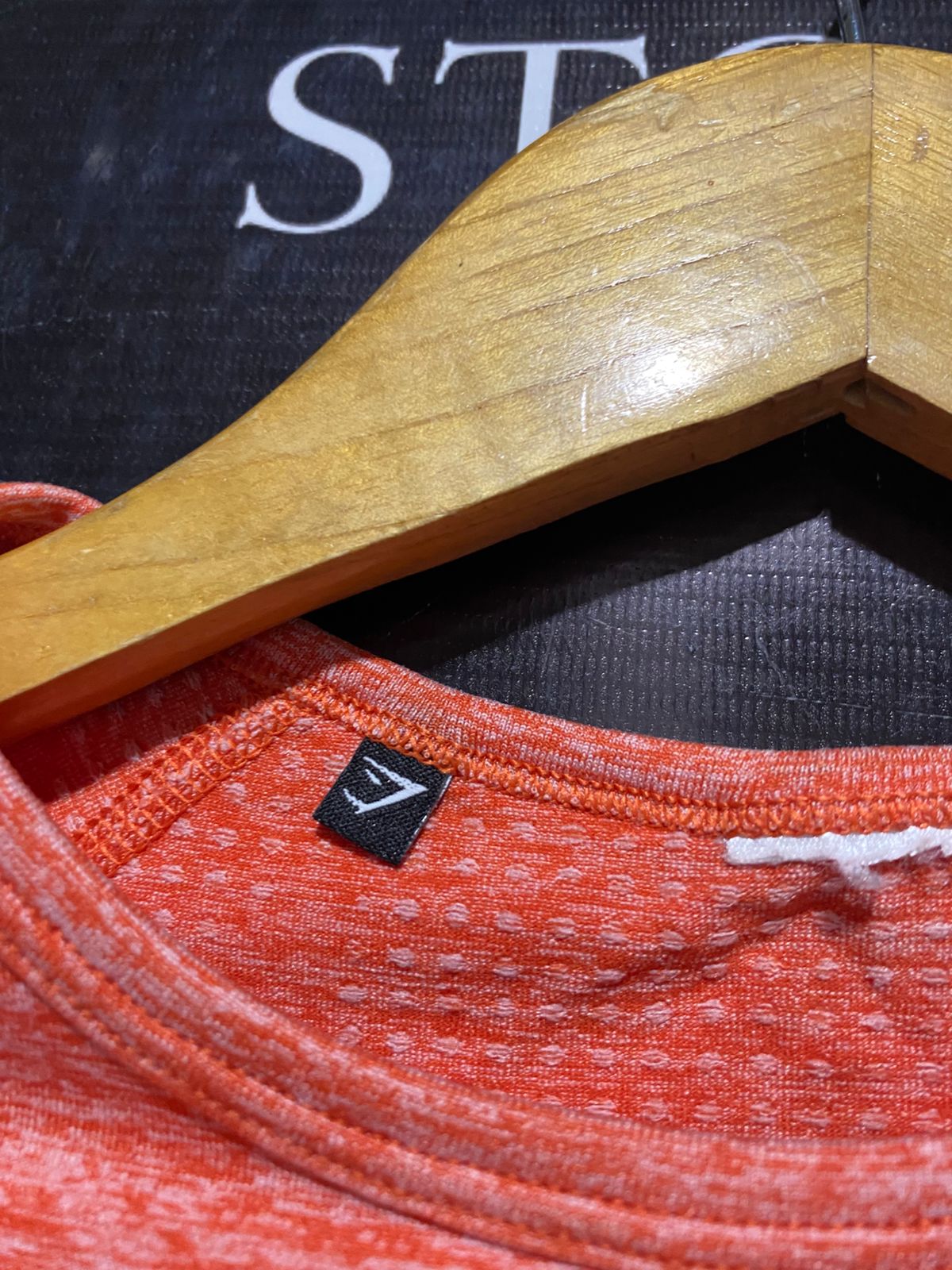 GYMSHARK |M| BUST 16| SEAMLESS LONG SLEEVE ULTRA CROP TOP SHRUG – MARL ORANGE