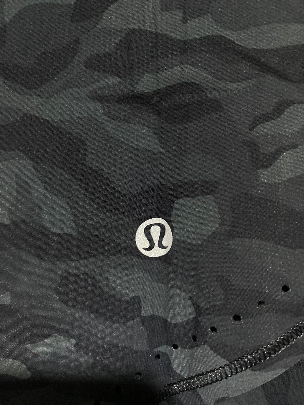 LULULEMON |S| BUST 16| CAMO PERFORMANCE TRAINING TEE