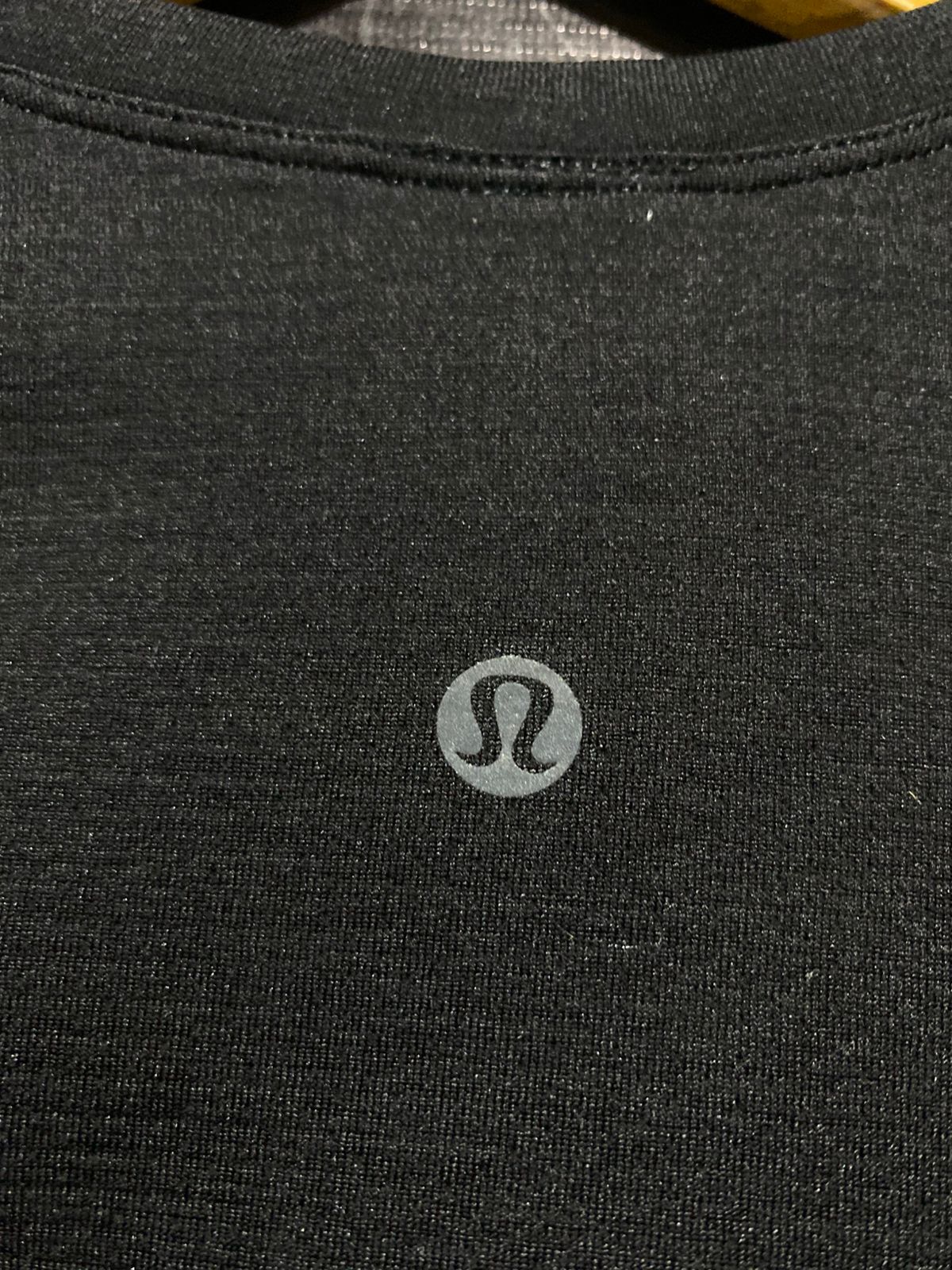LULULEMON |S| BUST 15| SEAMLESS BLACK SHORT-SLEEVE CROP TOP