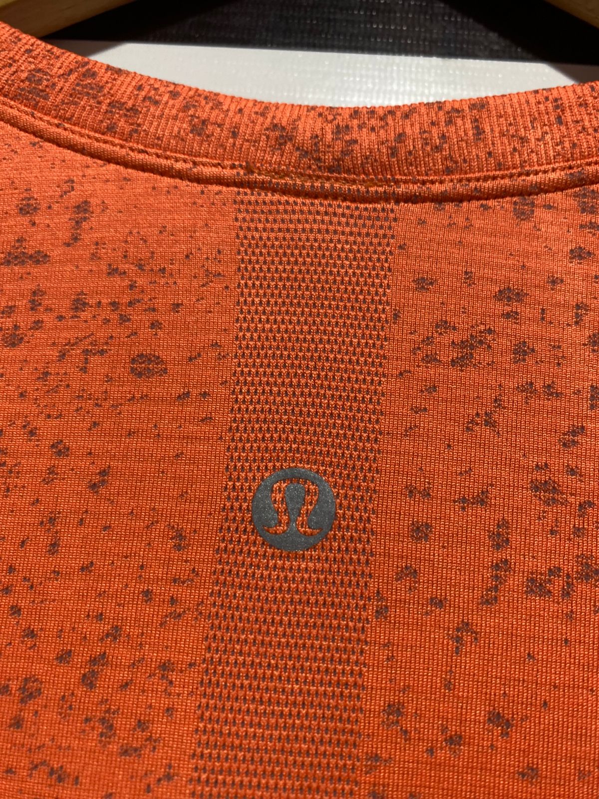 LULULEMON |M| BUST 18| RIBBED SEAMLESS ATHLETIC TANK TOP