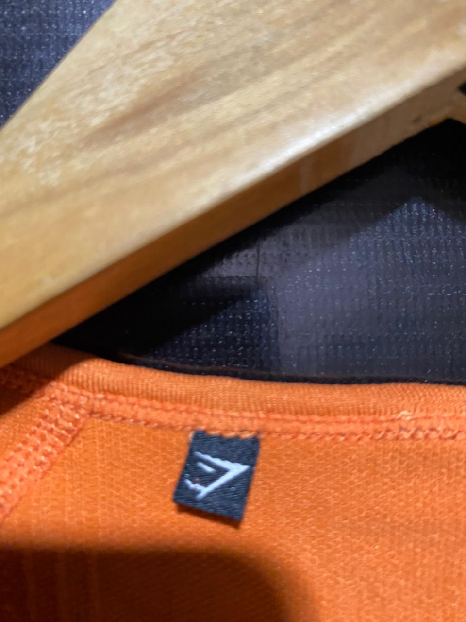 GYMSHARK |S| BUST 14| SEAMLESS ORANGE LONG SLEEVE CROP