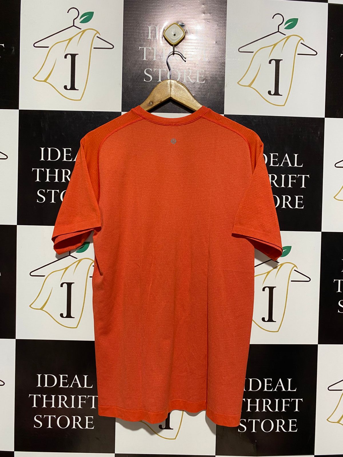 LULULEMON |L| BUST 21| PERFORMANCE WORKOUT T-SHIRT VIBRANT ORANGE