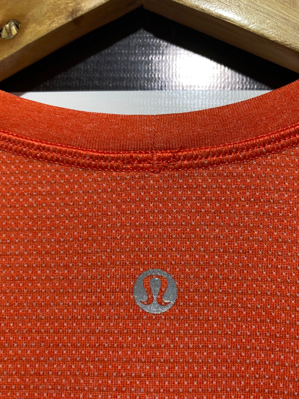 LULULEMON |L| BUST 21| PERFORMANCE WORKOUT T-SHIRT VIBRANT ORANGE