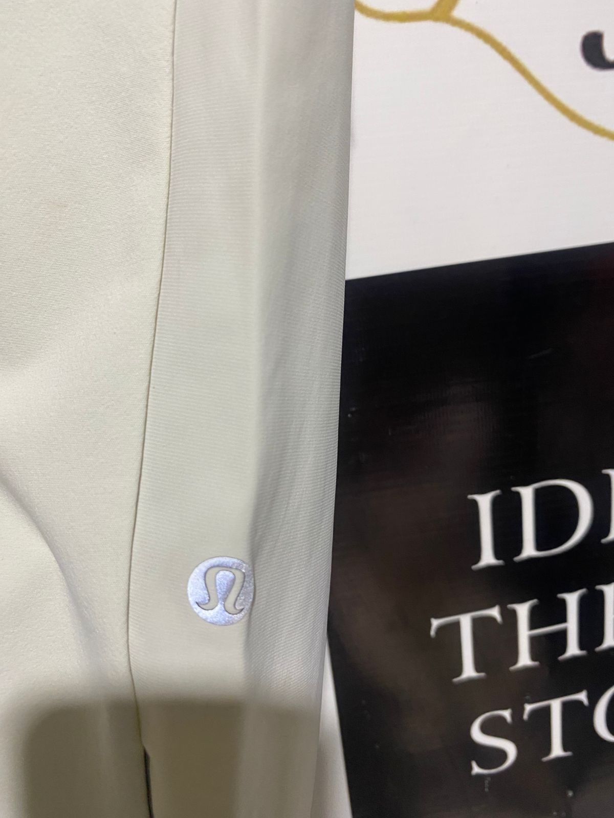 LULULEMON |M| WAIST 28| PREMIUM LIGHTWEIGHT ACTIVE JOGGERS – OFF-WHITE/BEIGE
