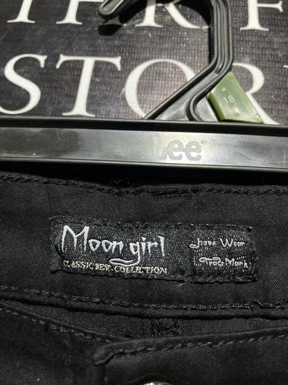 MOON GIRL |M| WAIST 28| B3| Women's Moon Girl Classic Black Straight-Leg Denim Jeans