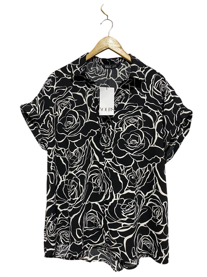 YOURS |XL| BUST 25| B4| BLACK AND WHITE ROSE PRINT SHORT SLEEVE SHIRT