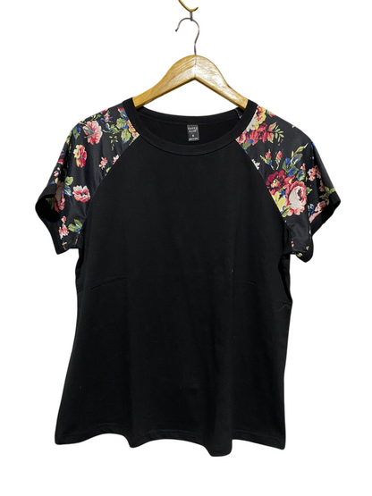 EMERY ROSE |M| BUST 20| B4| BLACK RAGLAN TEE WITH FLORAL PRINT SHORT SLEEVES