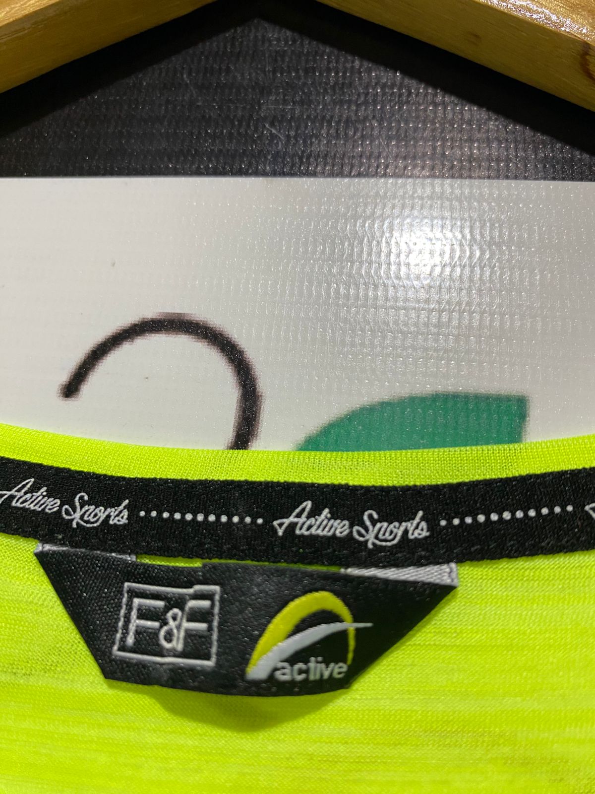 F&F |M| BUST FREE | B4| NEON LIME YELLOW HIGH-LOW ACTIVEWEAR TEE WITH CAP SLEEVES