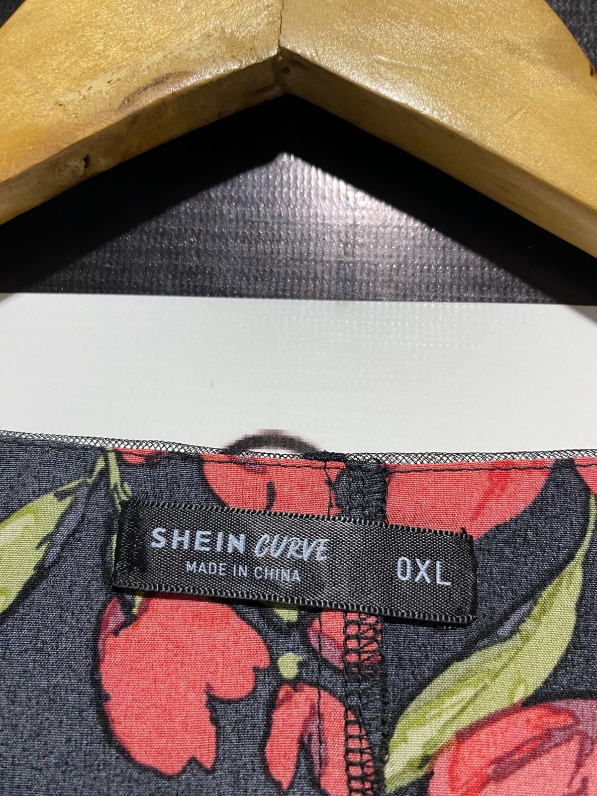 SHEIN CURVE |XL| BUST 22| B4| ELEGANT BLACK MIDI DRESS WITH VIBRANT RED FLORAL OVERLAY