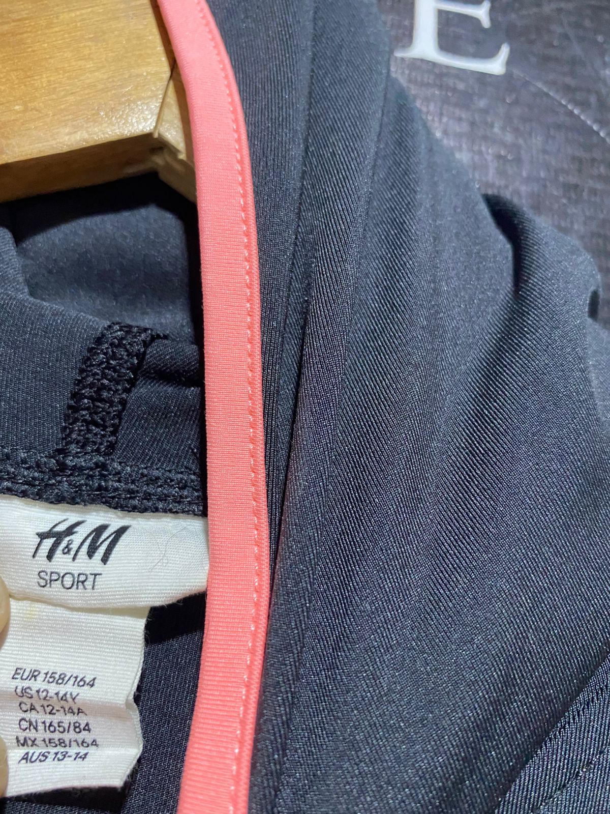 H&M |M| BUST 17| B4| WOMEN'S ACTIVEWEAR COLOR-BLOCK ZIP-UP HOODIE JACKET