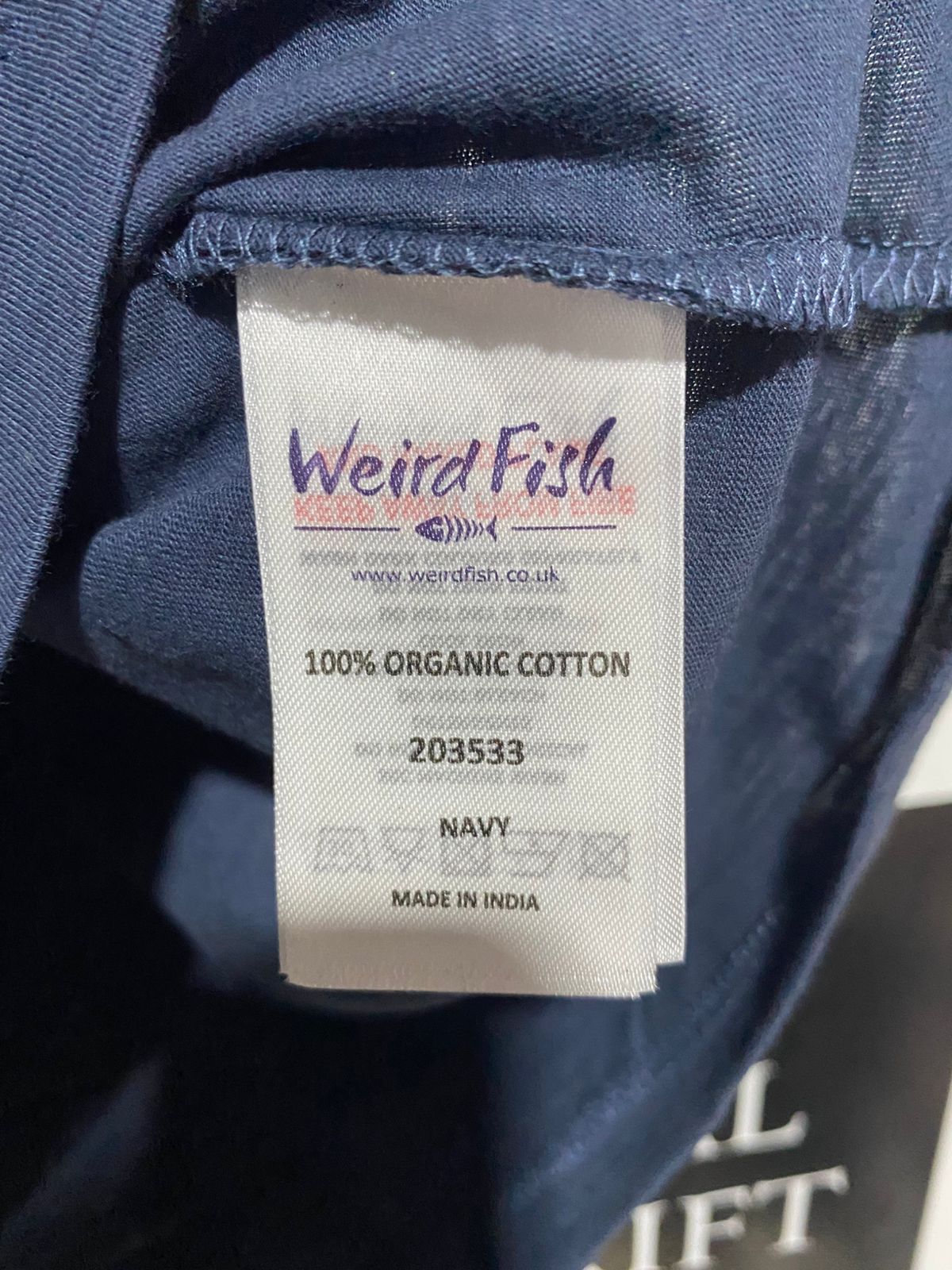 WEIRD FISH |L| BUST FREE | B4| NAVY DOG GRAPHIC CAP SLEEVE T-SHIRT