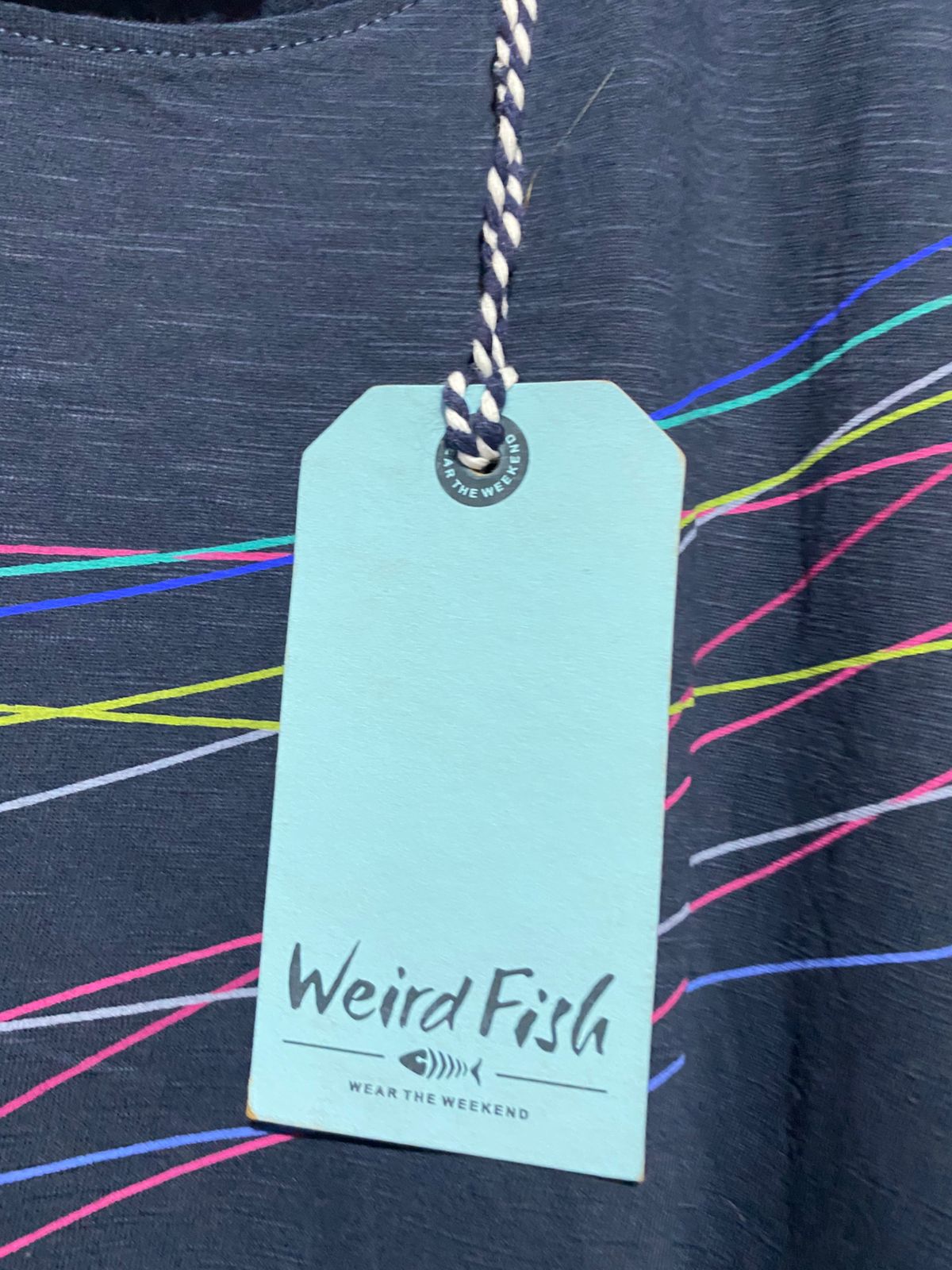 WEIRD FISH |L| BUST FREE | B4| NAVY DOG GRAPHIC CAP SLEEVE T-SHIRT