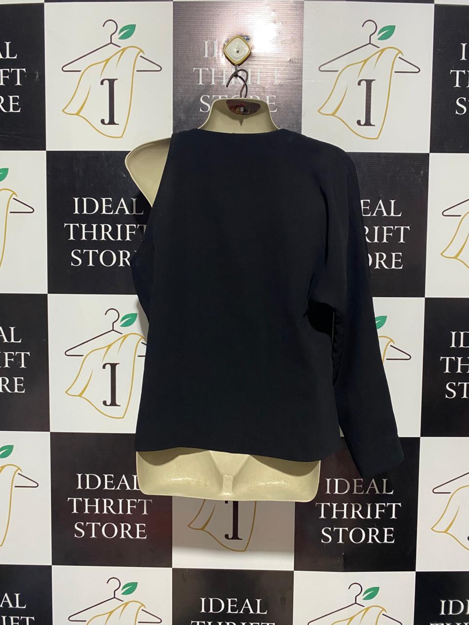 MNG |M| BUST FREE | B4| CHIC ASYMMETRICAL ONE-SHOULDER TOP WITH GOLD HARDWARE ACCENT