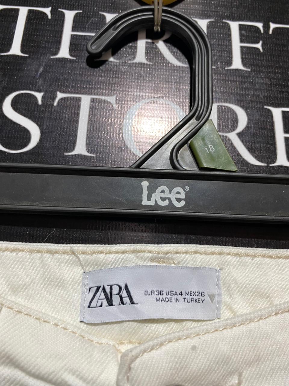 ZARA |M| WAIST 28| B5| PREMIUM OFF-WHITE HIGH-WAISTED STRAIGHT-LEG RAW HEM JEANS