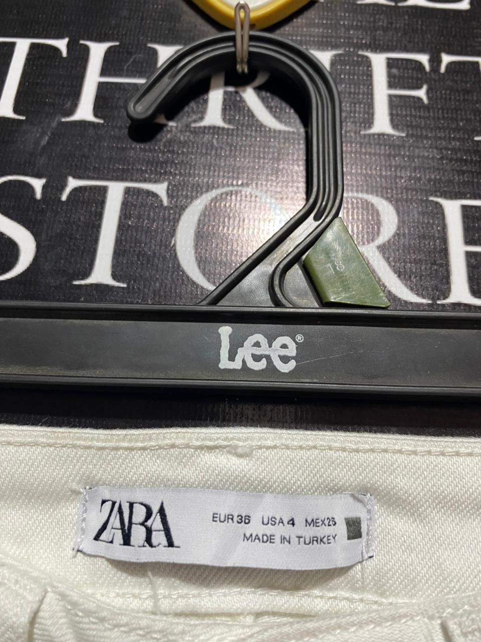 ZARA |S| WAIST 26| B5| OFF-WHITE HIGH-RISE STRAIGHT LEG JEANS