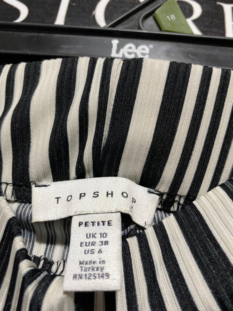 TOP SHOP |S| WAIST 26| B5| BLACK AND WHITE STRIPED FLARE LEG PANTS