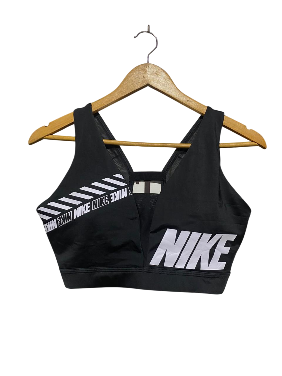 NIKE |L| BUST 16| B5| LADIES GRAPHIC V-NECK PERFORMANCE SPORTS BRA IN BLACK