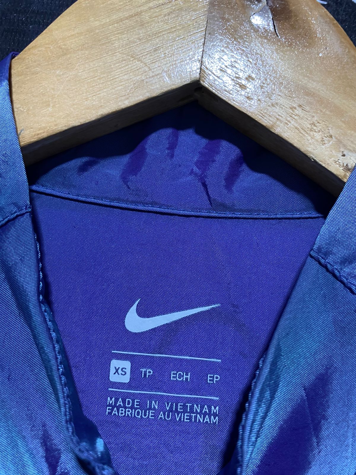 NIKE |XS| BUST 17| B6| IRIDESCENT PURPLE ZIP-UP PERFORMANCE WINDBREAKER