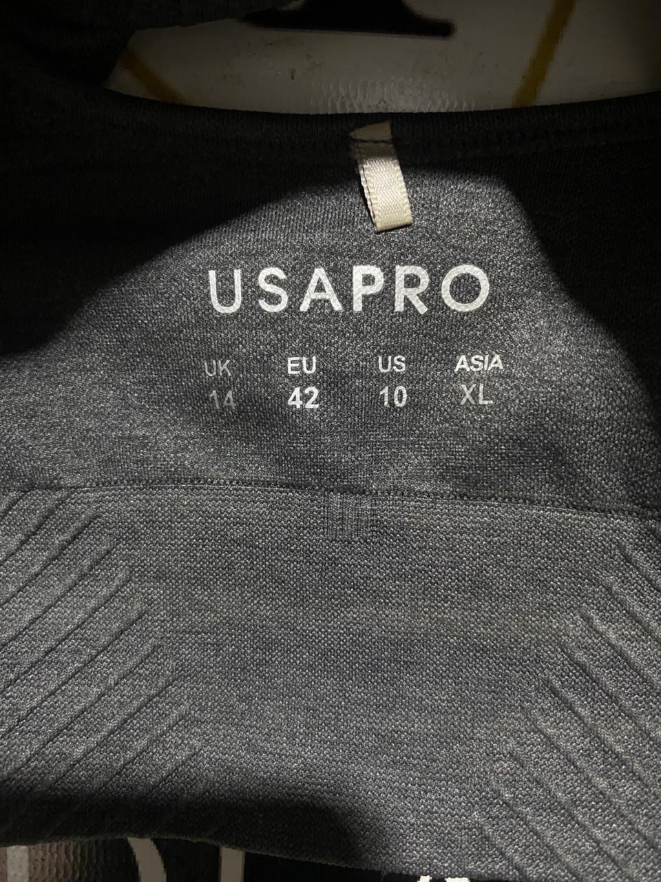 USAPRO |XS| BUST 12| B5| CHARCOAL GREY SEAMLESS CROSS-BACK PERFORMANCE SPORTS BRA