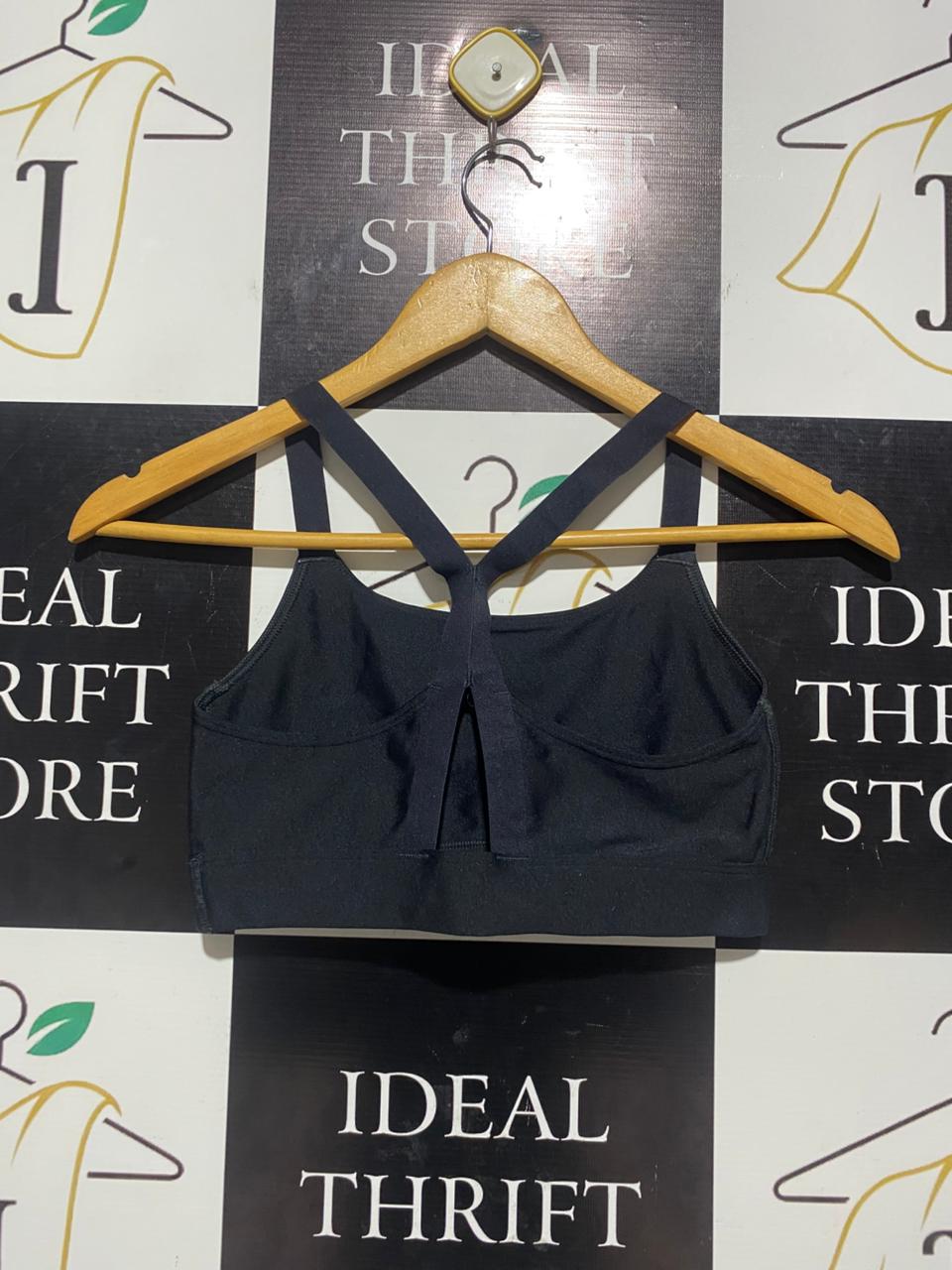 UNDER ARMOUR |S| BUST 13| B5| LADIES BIG LOGO CROSS-BACK SPORTS BRA IN BLACK