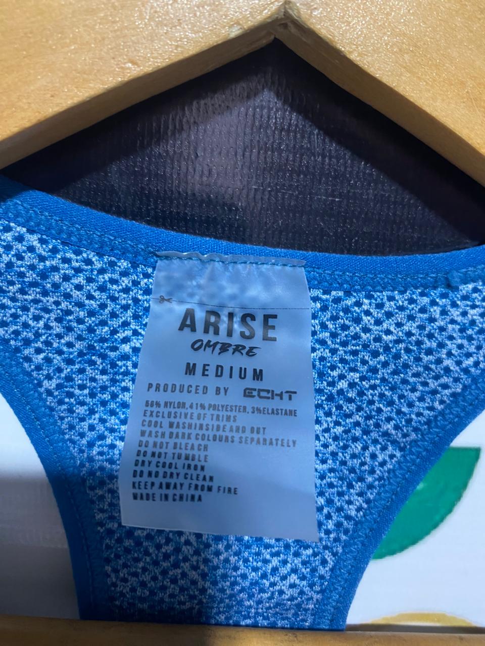 ECHT |M| BUST 13| B5| LADIES SEAMLESS OMBRE RACERBACK SPORTS BRA IN BLUE AND GREY