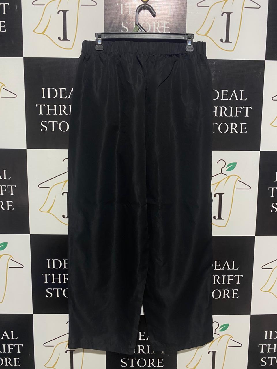 |XL| WAIST 30| B6| BLACK WIDE LEG PANTS WITH DANDELION EMBROIDERY