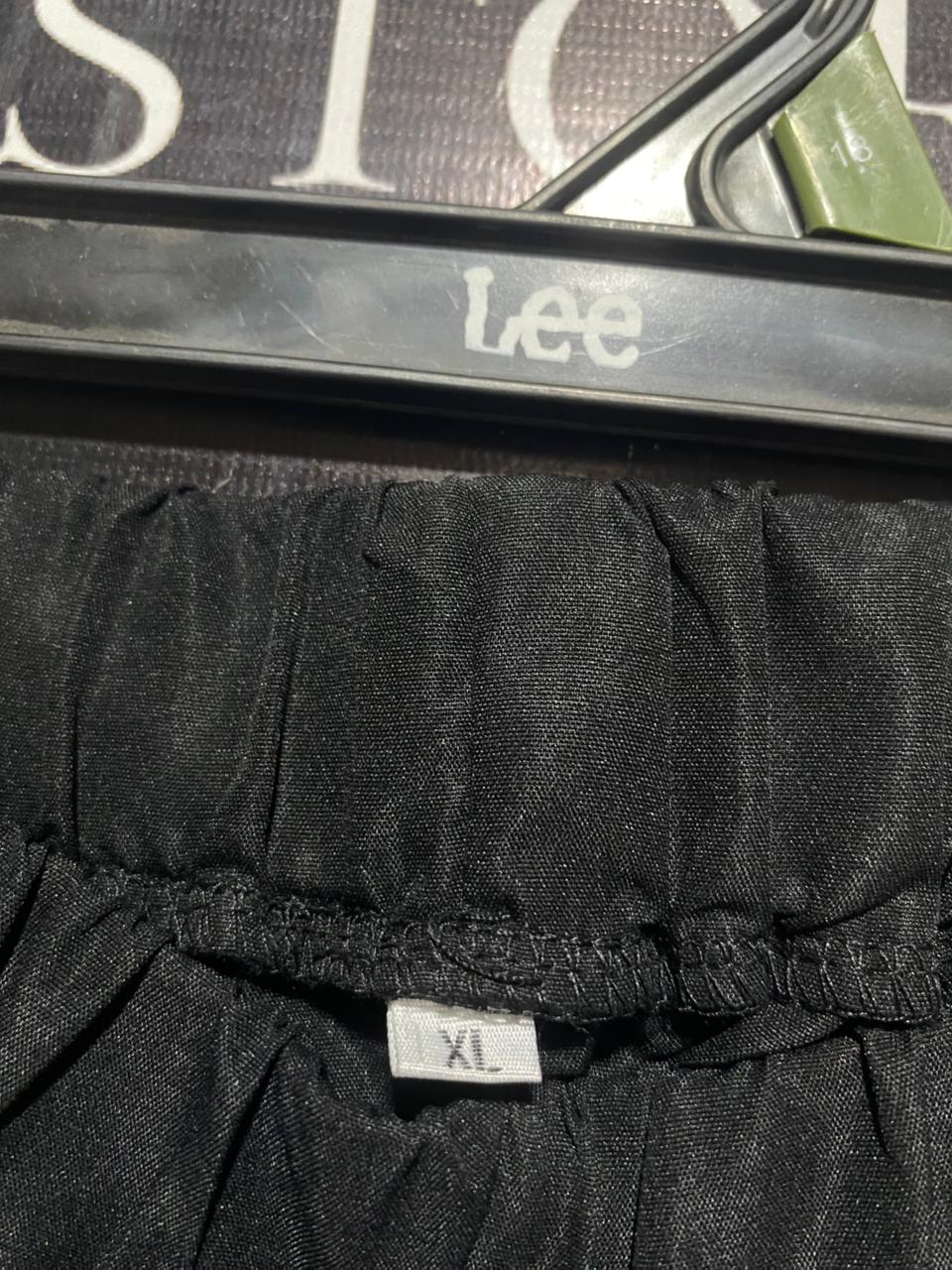 |XL| WAIST 30| B6| BLACK WIDE LEG PANTS WITH DANDELION EMBROIDERY
