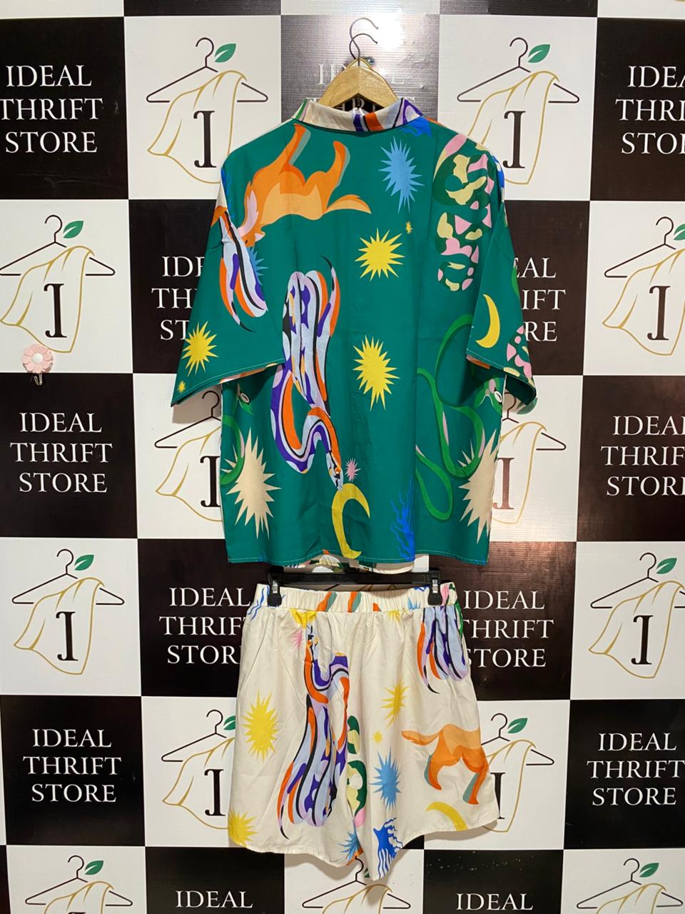 |XL| B7| VIBRANT ABSTRACT ART TWO-PIECE SUMMER SET BUTTON-DOWN SHIRT & MATCHING SHORTS