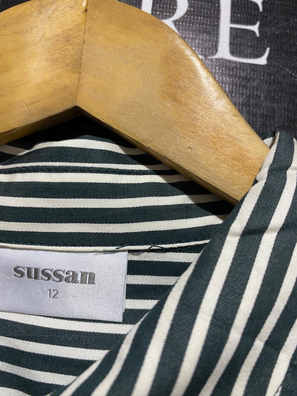 SUSSAN |L| BUST 22| B6| CLASSIC BUTTON-DOWN WITH POINT COLLAR