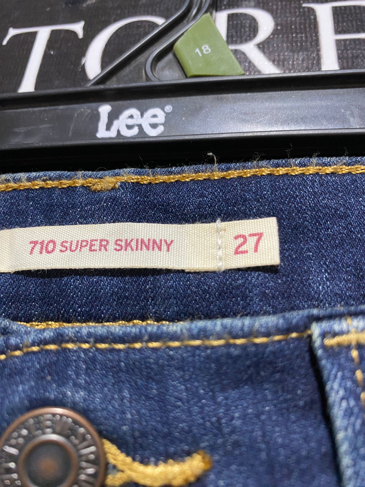 LEVIS |S| WAIST 26| B7| SKINNY JEANS – DARK WASH STRETCH DENIM